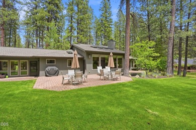 Beautifully maintained and impeccably manicured, this inviting - photo 4