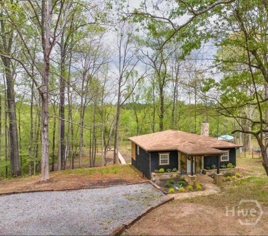 Lake Sinclair living at its best. This fully renovated 3 bedroom - photo 15