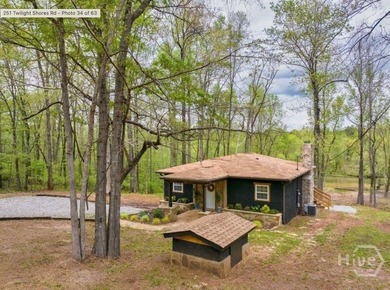 Lake Sinclair living at its best. This fully renovated 3 bedroom - photo 16