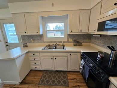 Located at the edge of town in the Lakeland subdivision, and - photo 18