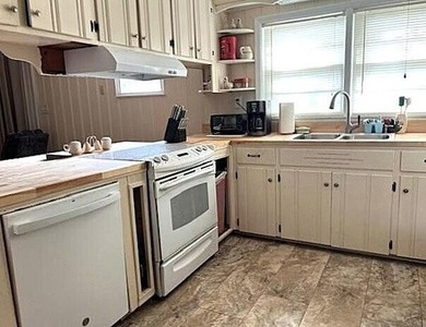 This well maintained 4 BR, 2 BA home is located just inside the - photo 7