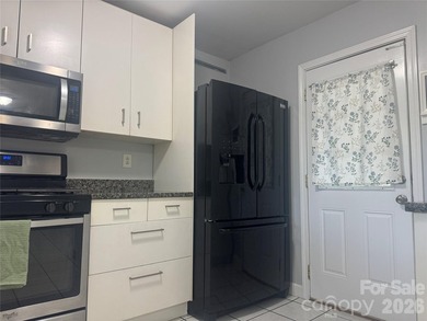 Welcome home to this inviting 3-bedroom, 1-bath residence - photo 11