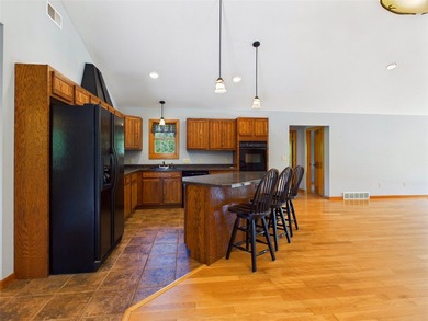 Enjoy the comfort and convenience of this well-maintained - photo 13