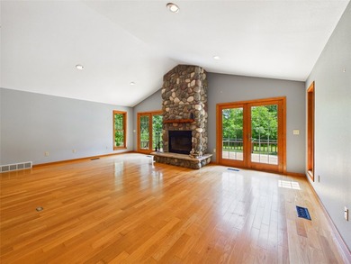 Enjoy the comfort and convenience of this well-maintained - photo 15
