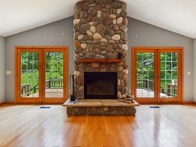 Enjoy the comfort and convenience of this well-maintained - photo 17