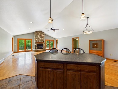 Enjoy the comfort and convenience of this well-maintained - photo 20