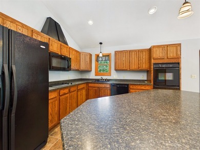 Enjoy the comfort and convenience of this well-maintained - photo 21