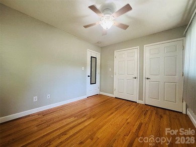 Welcome home to this inviting 3-bedroom, 1-bath residence - photo 23
