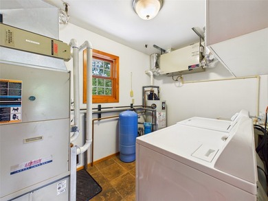 Enjoy the comfort and convenience of this well-maintained - photo 23