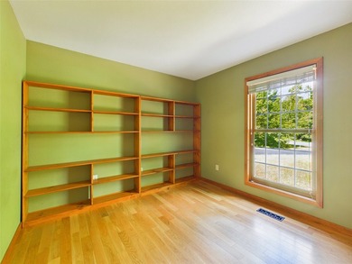 Enjoy the comfort and convenience of this well-maintained - photo 26