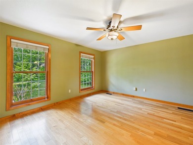 Enjoy the comfort and convenience of this well-maintained - photo 31