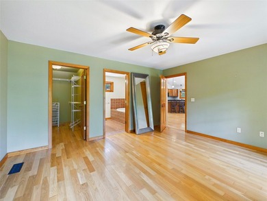 Enjoy the comfort and convenience of this well-maintained - photo 33