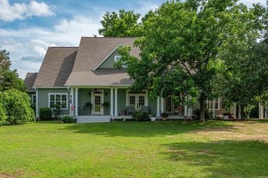 Elegant Country Retreat on 2.66 Private Acres (up to an - photo 2
