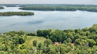 Enjoy lake living with this cozy cabin-style home on beautiful - photo 3