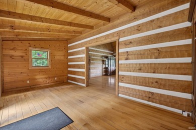 Enjoy lake living with this cozy cabin-style home on beautiful - photo 10