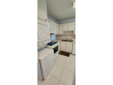 Very clean and well kept 2 bedroom, 2 bathroom condo located - photo 3