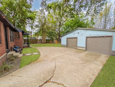 *Charming brick home with timeless curb appeal under a canopy of - photo 19