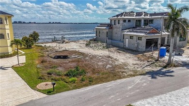 Secure one of the finest unobstructed Caloosahatchee River views - photo 9