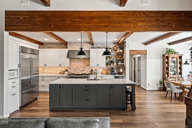 Don't miss out; tucked into a pine canopy overlooking Aspen - photo 9