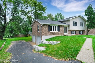Awesome, immaculate, spacious 4 BR, 3 BA home w/ park-like 1/3 - photo 3