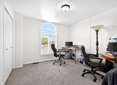 This home is so light and bright! Welcome to 802 Sugar Maple Ct - photo 25