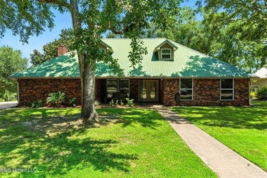 Rare do you find a waterfront home like this on 1.3 acres with - photo 1