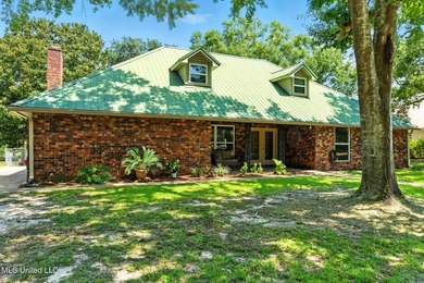 Rare do you find a waterfront home like this on 1.3 acres with - photo 2