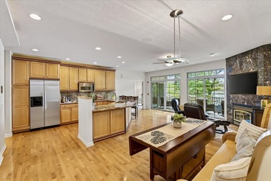 Experience luxury lake living in this beautifully updated Lake - photo 6