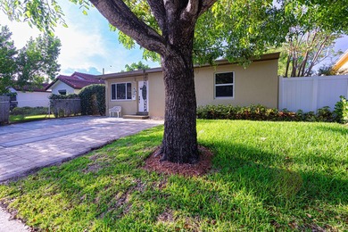 Welcome to your private home in West Palm Beach! This stunning - photo 8