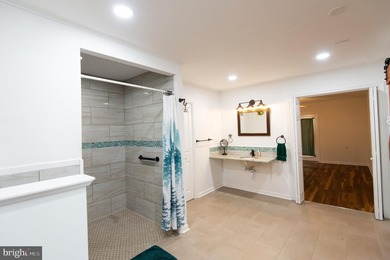 Exceptional waterfront opportunity with gorgeous water views - photo 11