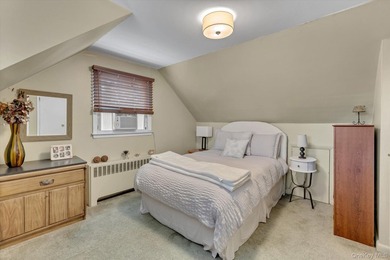 Welcome to this beautifully updated 4-bedroom, 2-bath Cape that - photo 17