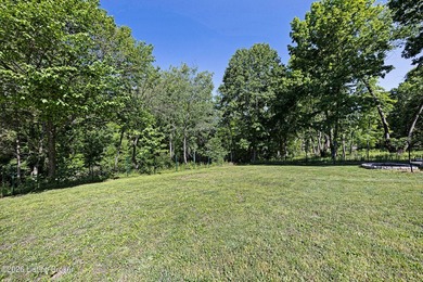 Charming 3-bedroom, 1-bath lakehouse situated on a dead end road - photo 3
