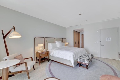 BRAND NEW FOUR SEASONS RESIDENCES FULLY FURNISHED RESIDENCE - photo 43