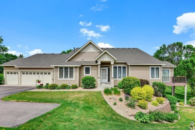 Welcome to effortless one-level living in the heart of Woodbury! - photo 1