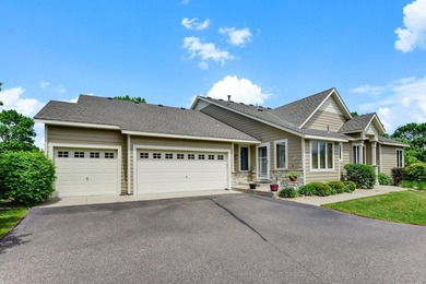 Welcome to effortless one-level living in the heart of Woodbury! - photo 2