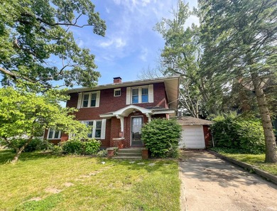 St. Joseph River Home For Sale in Elkhart Indiana