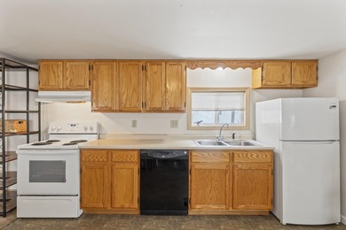 Charming cottage-style single-wide home conveniently located in - photo 11