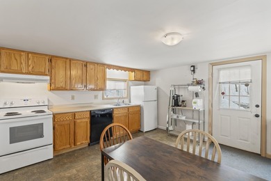 Charming cottage-style single-wide home conveniently located in - photo 13