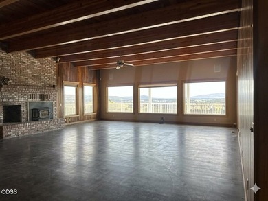 INCREDIBLE INVESTMENT OPPORTUNITY! Situated on 220 fenced & - photo 3