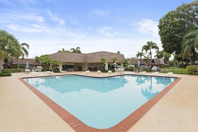 Tastefully Renovated & Move-In Ready 2BR/2.5BA Townhome in - photo 25