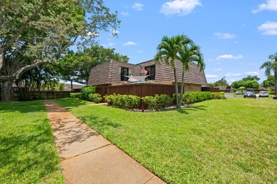 Tastefully Renovated & Move-In Ready 2BR/2.5BA Townhome in - photo 27