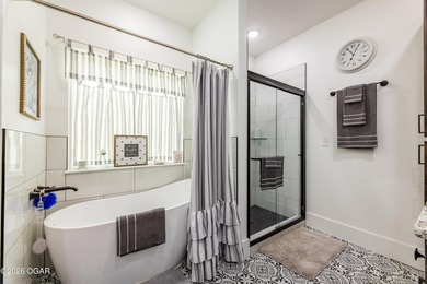 You're not dreaming, this stunning custom built home rests on 5 - photo 34