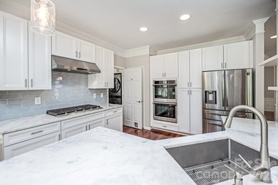 4 Bedroom, 2.5 bath open floor plan home in desirable Monterey - photo 12
