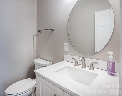 4 Bedroom, 2.5 bath open floor plan home in desirable Monterey - photo 16
