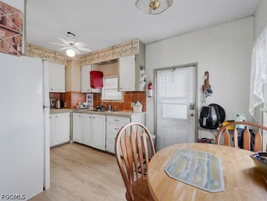PUT THIS HOME AT THE TOP OF YOUR VIEWING LIST! MOTIVATED - photo 31