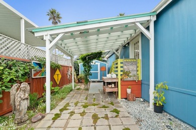Welcome to your sunny slice of coastal paradise! This bright - photo 31