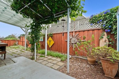 Welcome to your sunny slice of coastal paradise! This bright - photo 33