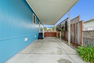 Welcome to your sunny slice of coastal paradise! This bright - photo 34