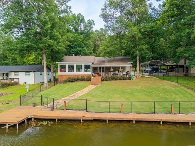 Welcome to your own slice of Lake Hamilton paradise! This - photo 1