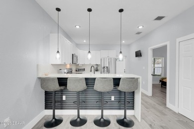 Perfection. Elegance. Location. An exceptional opportunity to - photo 5